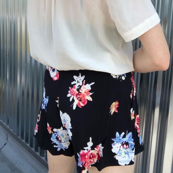 Express Flowy Mini Shorts Floral Pink Black Size Extra Small XS - Picture 4 of 8